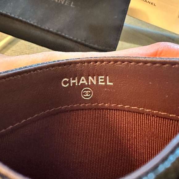 CHANEL Quilted Black Card Holder - Picture 7 of 16